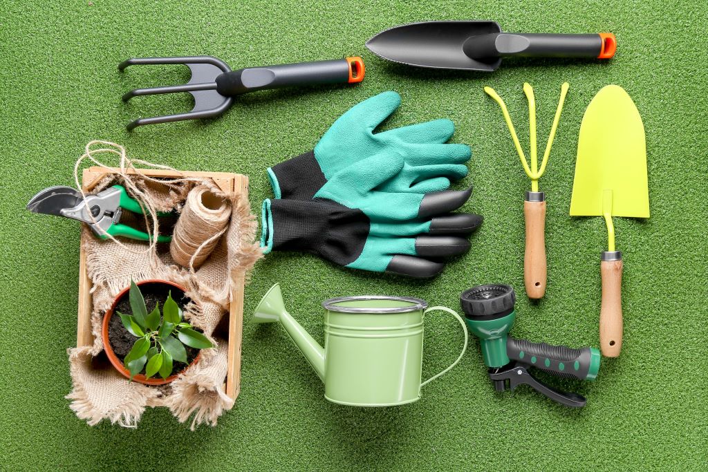 11 Essential Lawn Care Tools for Homeowners